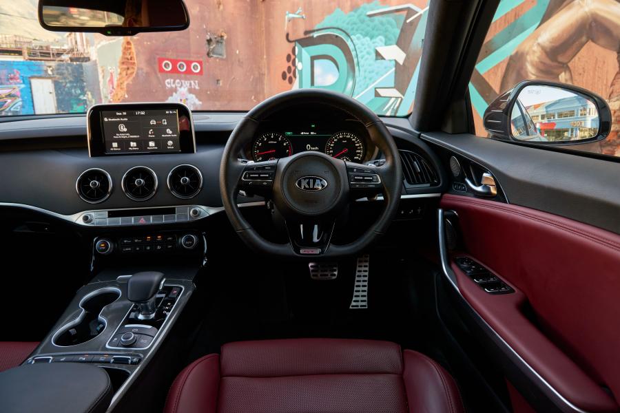 Торпедо Kia Stinger GT 2018 года  (ZA) (фото 39 из 40)